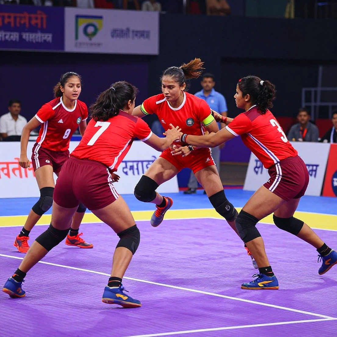 ৩৭–৩৪: তিন পয়েন্ট, তিন অল আউট আর একটা পড়া হয়নি এমন তারিখ